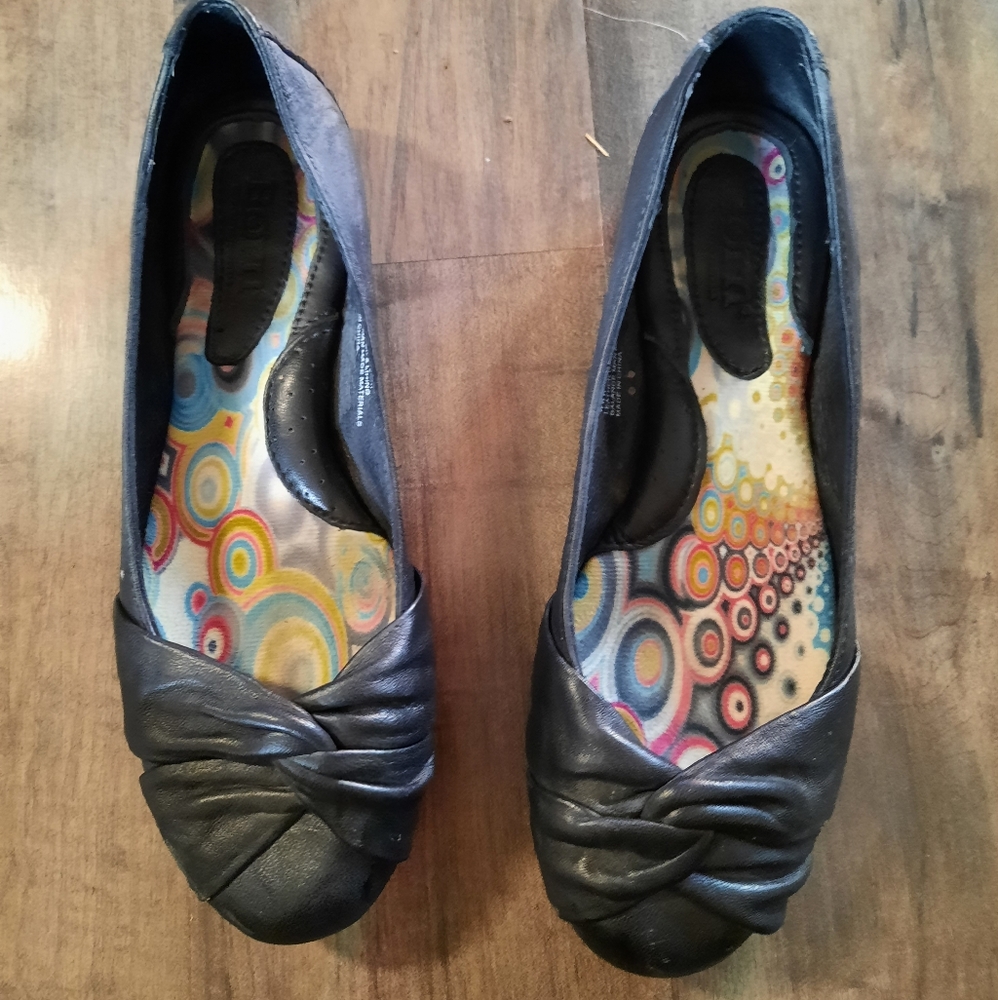 Born lily black leather flats, size 6